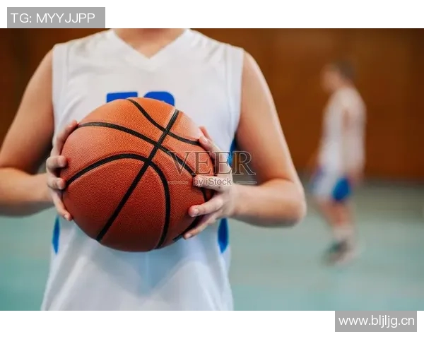 篮球新手必看:提升场上意识的全面入门指南与实用技巧分享 篮球新手必看:提升场上意识的全面入门指南与实用技巧分享